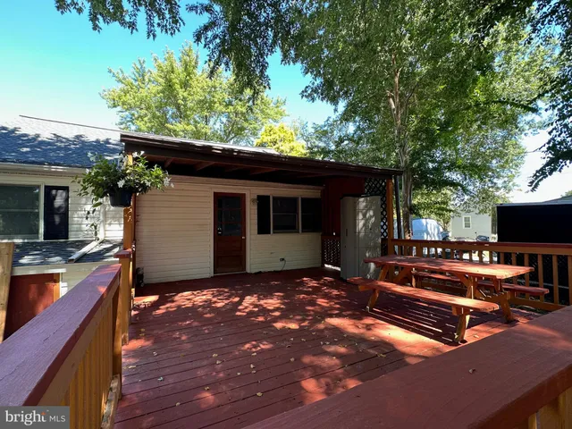 $400,000 | 805 Chester River Drive, Grasonville, MD 21638