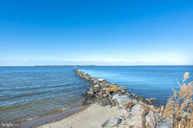 $400,000 | 805 Chester River Drive, Grasonville, MD 21638