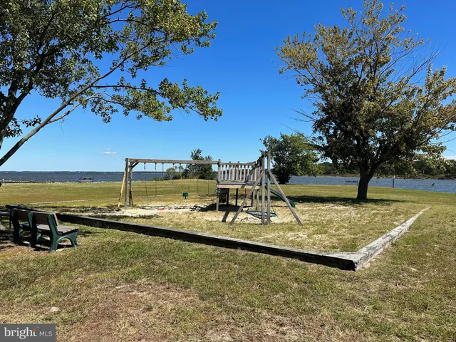 $400,000 | 805 Chester River Drive, Grasonville, MD 21638