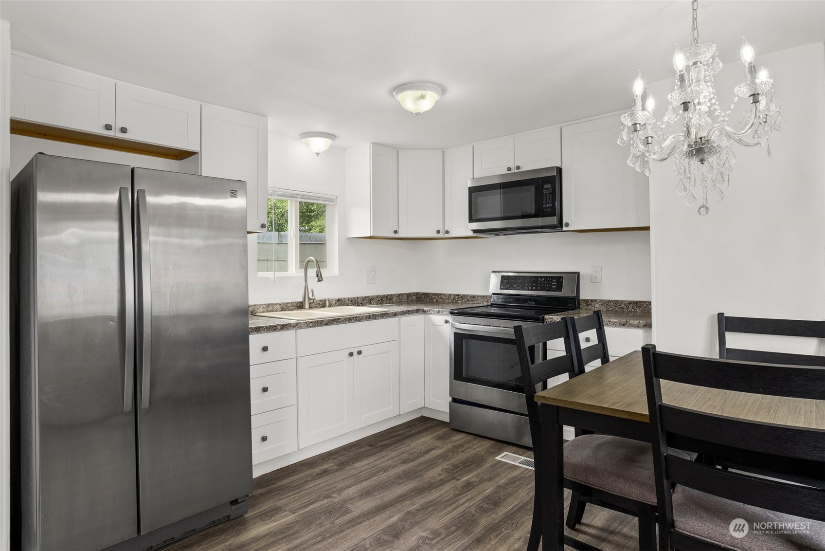 1050 Howard Street, Unit 7 Raymond, WA 98577 - Photo 7 of 19
