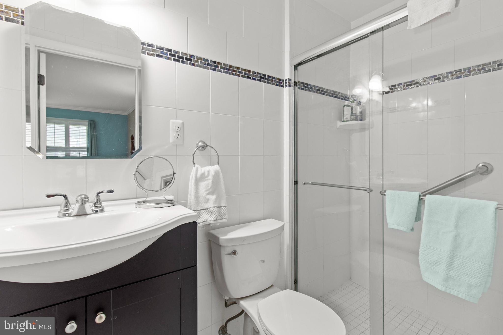 10429 Kinloch Road Silver Spring, MD 20903 - Photo 28 of 37 Primary Ensuite Bathroom
