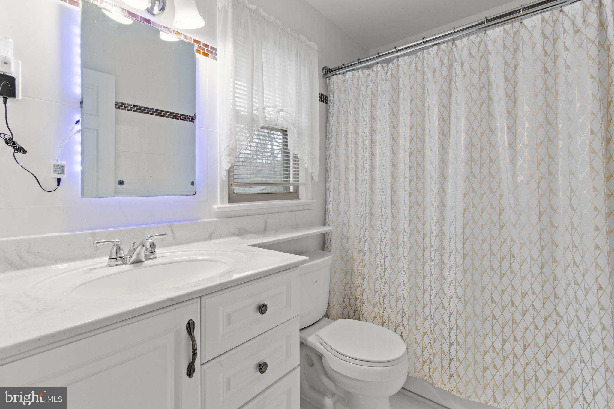 10429 Kinloch Road Silver Spring, MD 20903 - Photo 29 of 37 Second Floor Full Bath with Jacuzzi