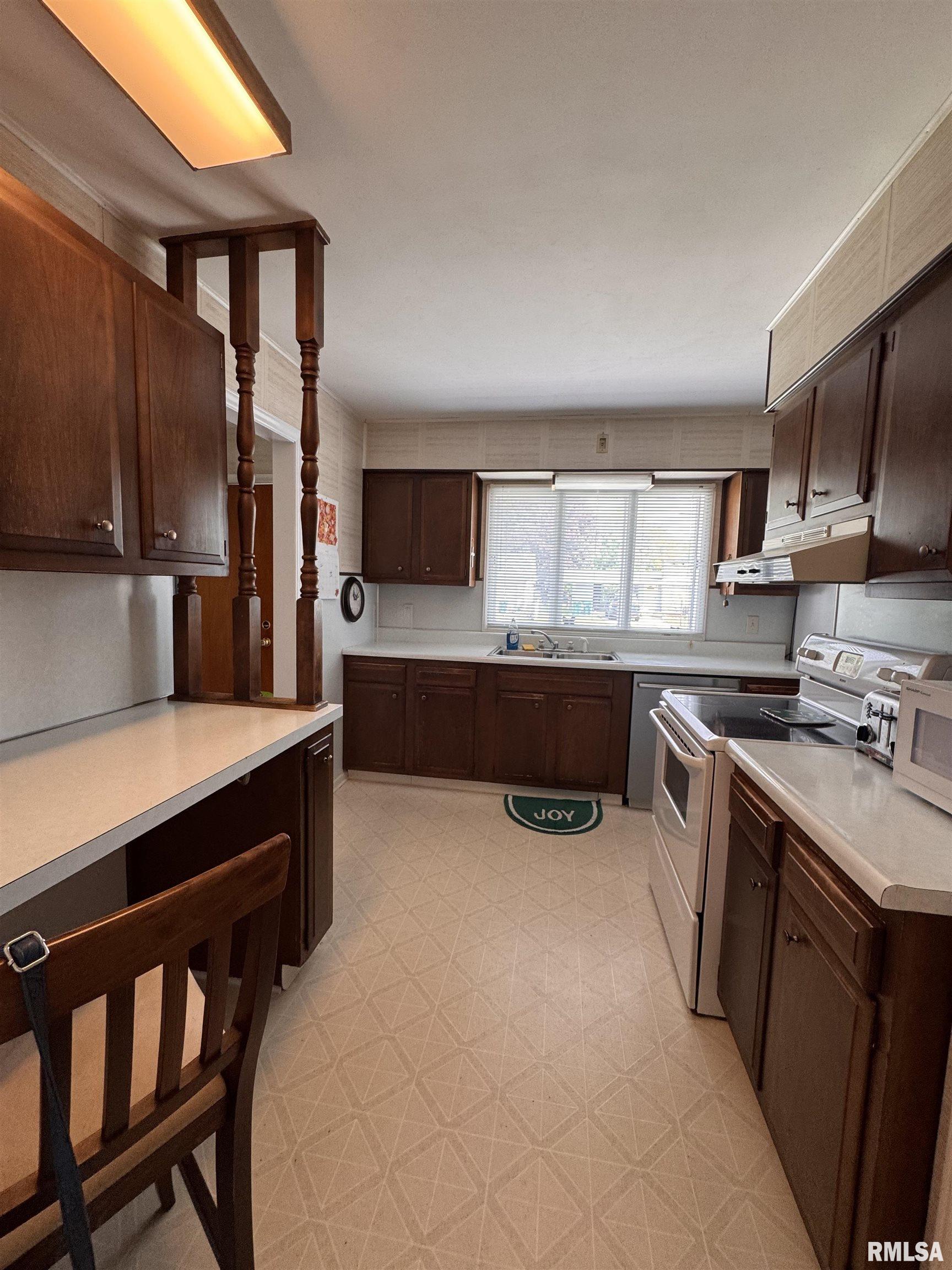 731 Madelyn Avenue Macomb, IL 61455 - Photo 10 of 23