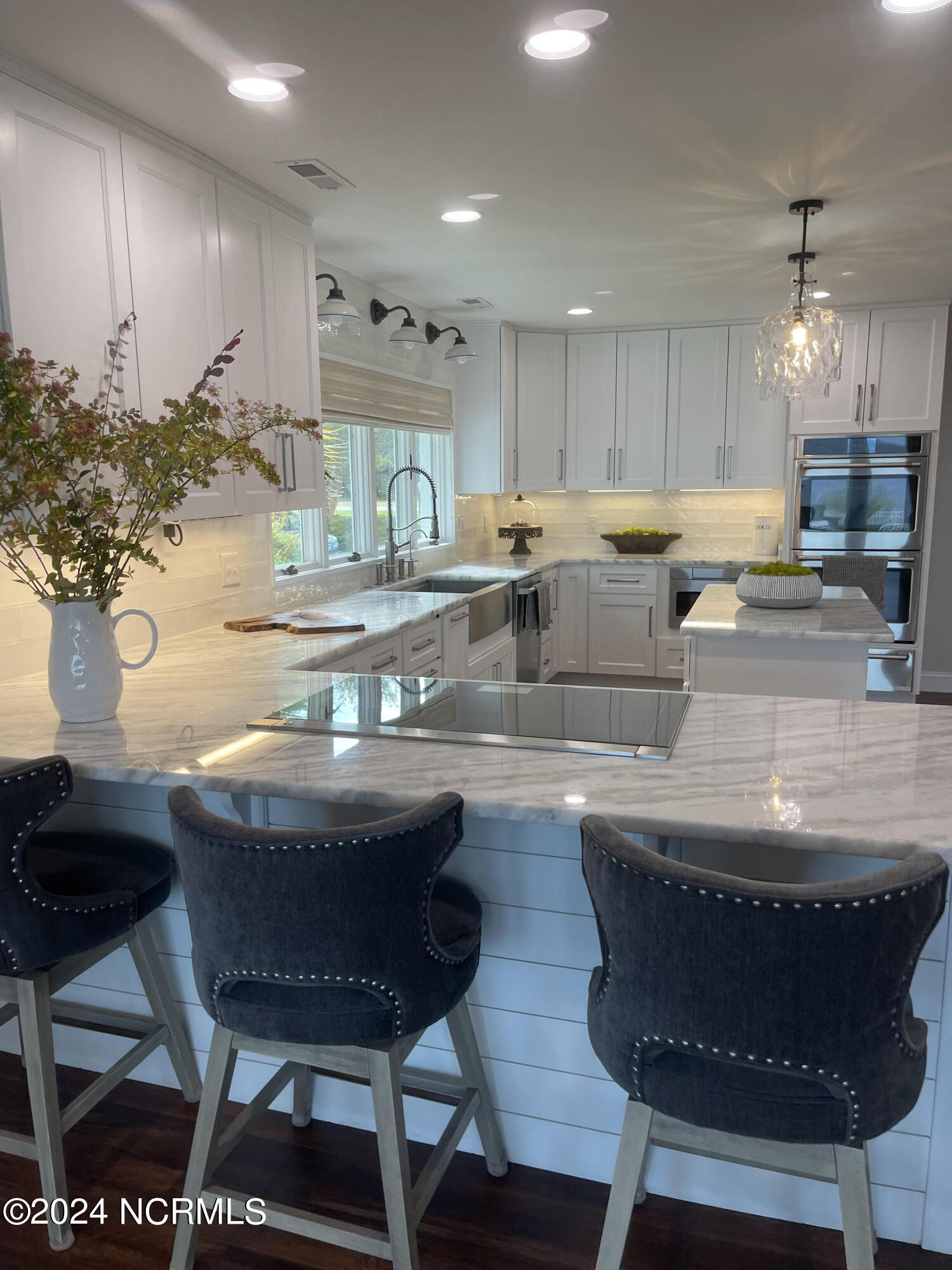 6044 Dolphin Road Oriental, NC 28571 - Photo 13 of 46 6044DolphinBarstools