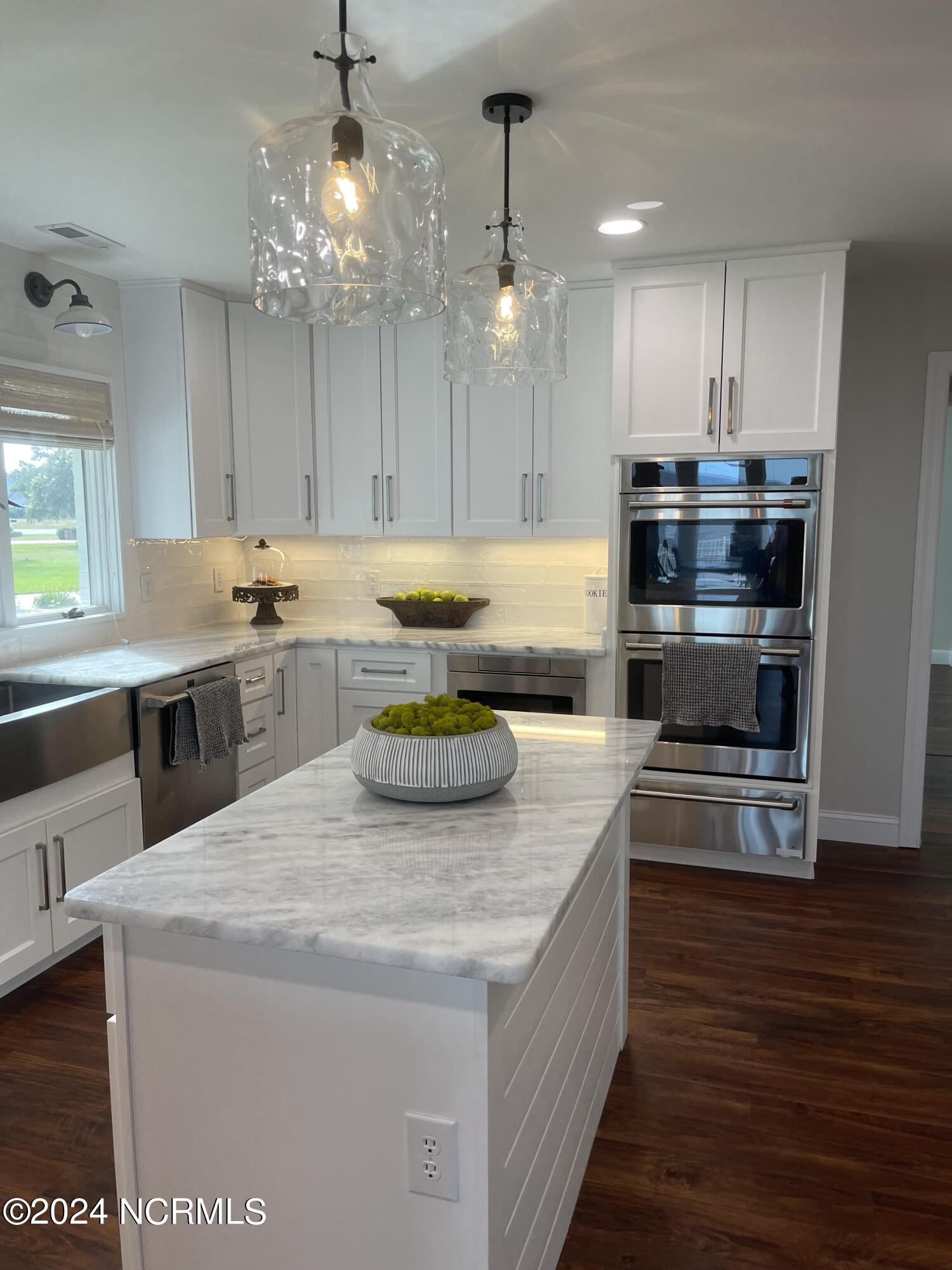 6044 Dolphin Road Oriental, NC 28571 - Photo 18 of 46 6044DolphinKitchenIsland