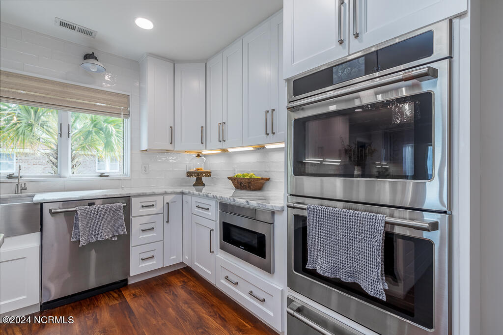 6044 Dolphin Road Oriental, NC 28571 - Photo 20 of 46 6044DolphinKitchen4