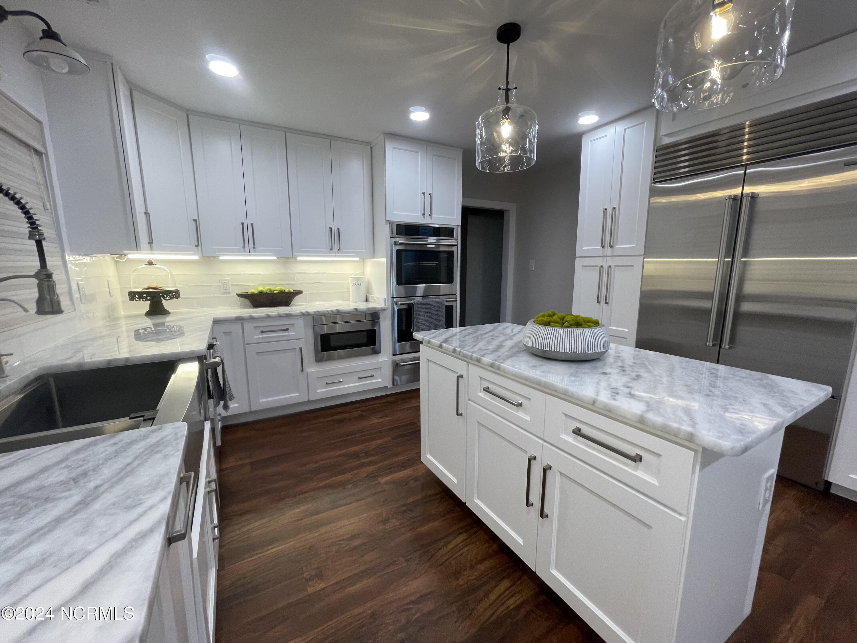 6044 Dolphin Road Oriental, NC 28571 - Photo 21 of 46 6044DolphinKitchen6