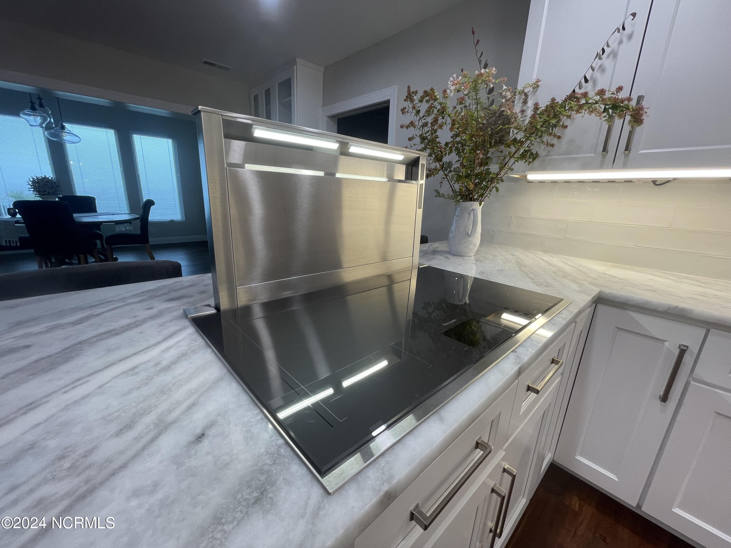 6044 Dolphin Road Oriental, NC 28571 - Photo 23 of 46 6044Dolphincooktop