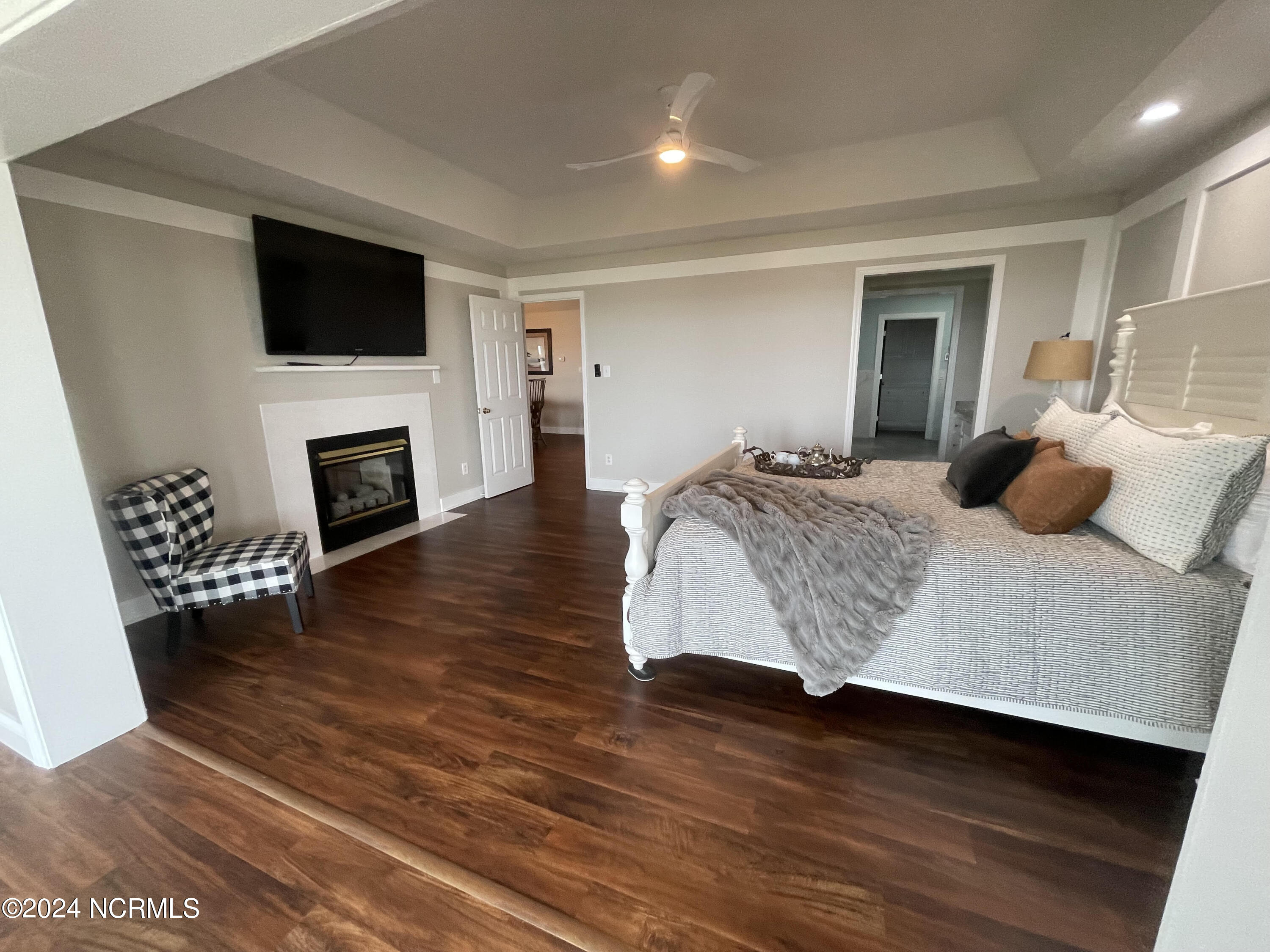 6044 Dolphin Road Oriental, NC 28571 - Photo 25 of 46 6044DolphinMasterFireplace