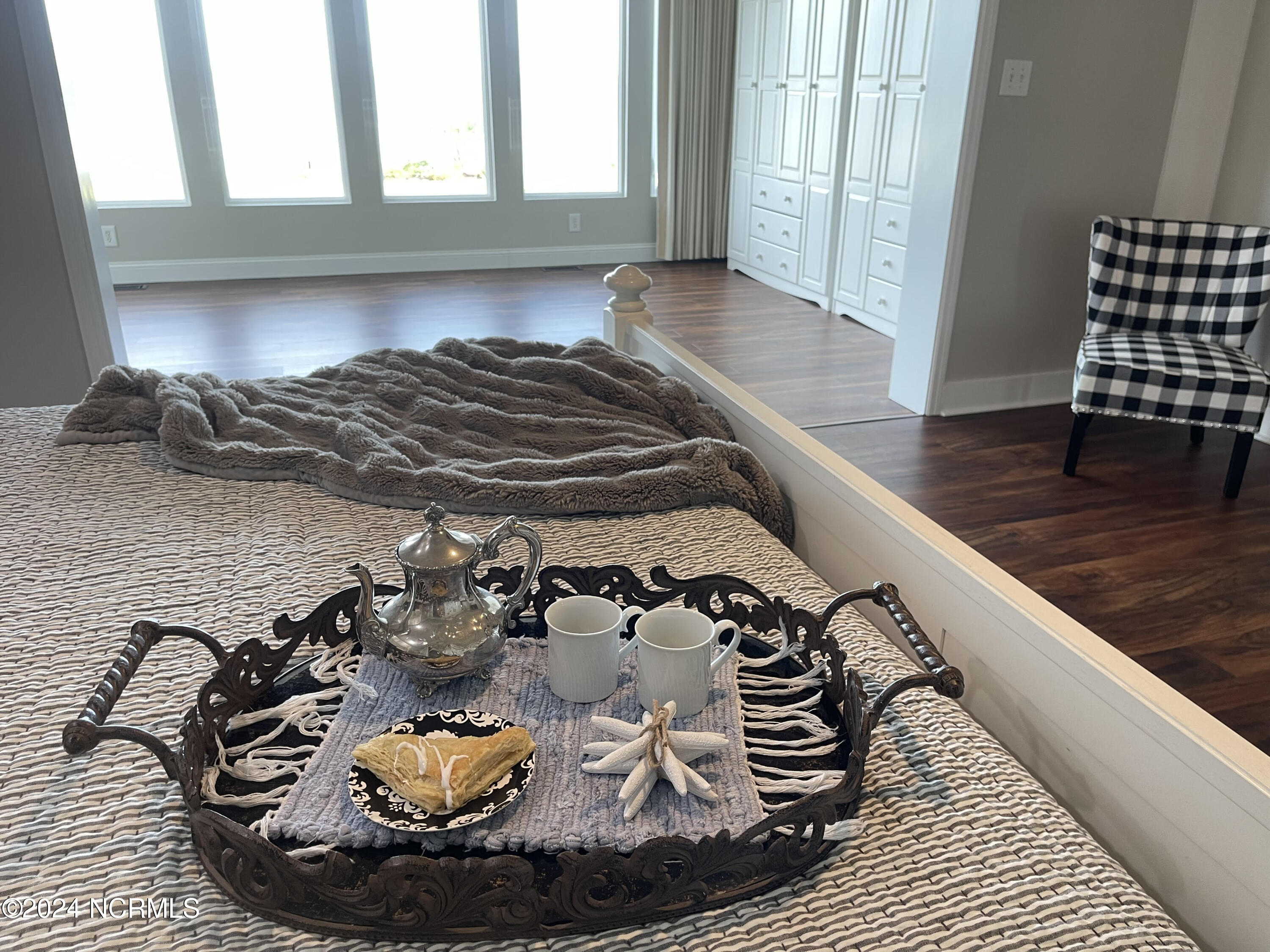 6044 Dolphin Road Oriental, NC 28571 - Photo 26 of 46 6044DolphinTray