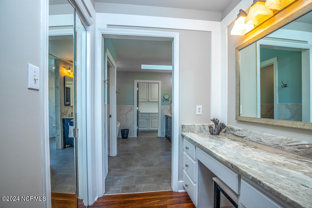 6044 Dolphin Road Oriental, NC 28571 - Photo 28 of 46 6044DolphinMasterBath1