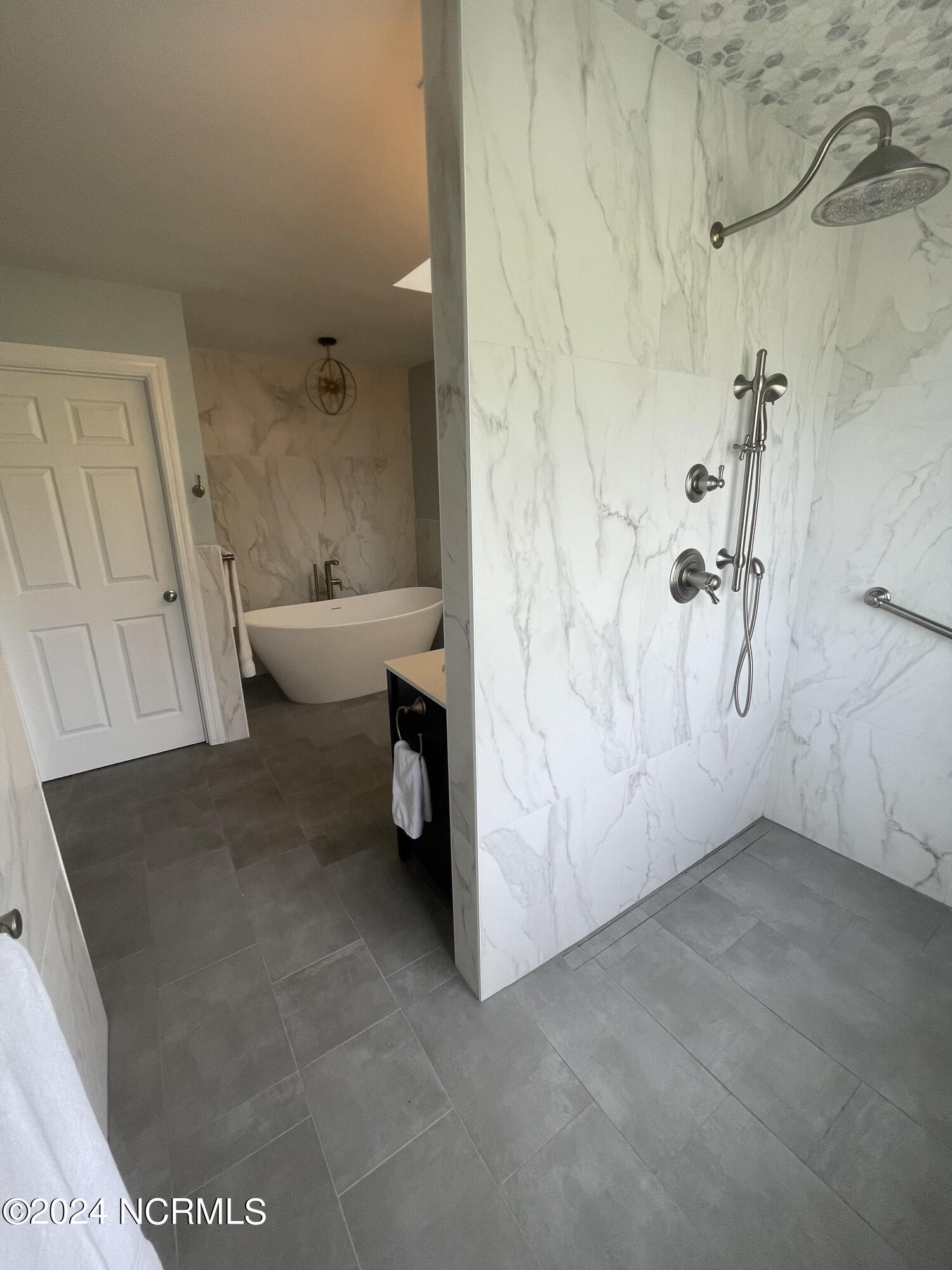 6044 Dolphin Road Oriental, NC 28571 - Photo 33 of 46 6044DolphinCoolMasterBath