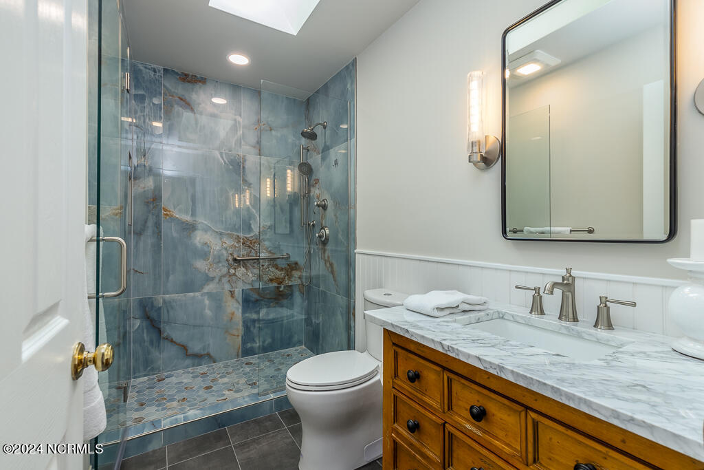 6044 Dolphin Road Oriental, NC 28571 - Photo 36 of 46 6044DolphinGuestBath