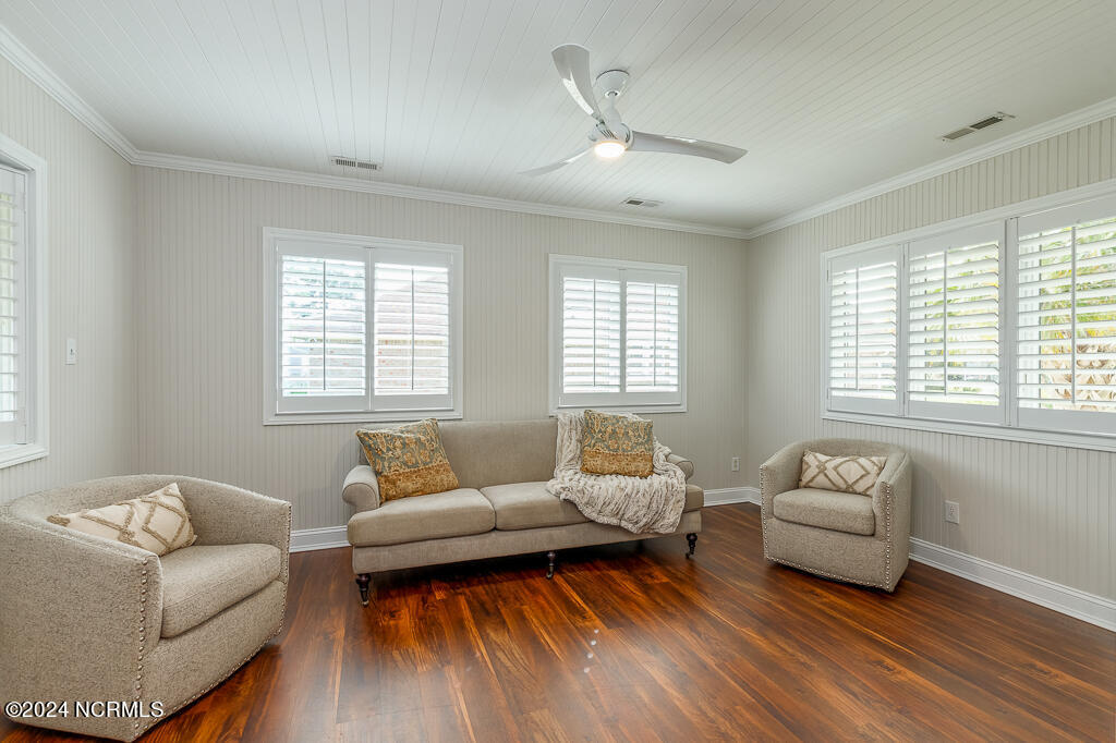 6044 Dolphin Road Oriental, NC 28571 - Photo 37 of 46 6044DolphinSunroom