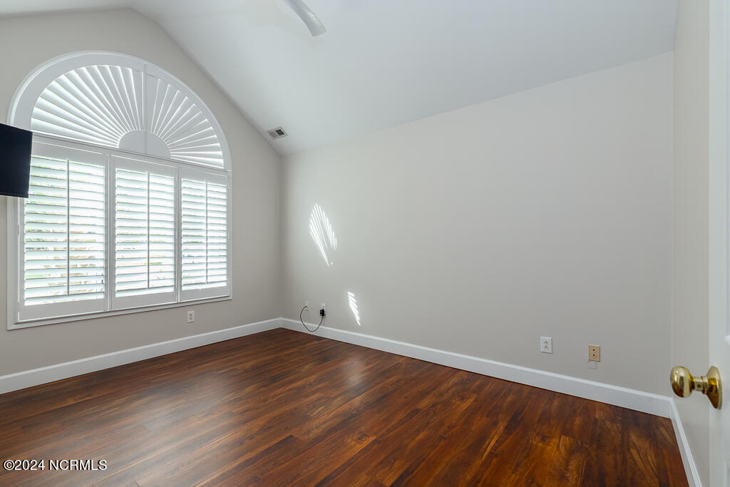 6044 Dolphin Road Oriental, NC 28571 - Photo 39 of 46 6044DolphinBed2