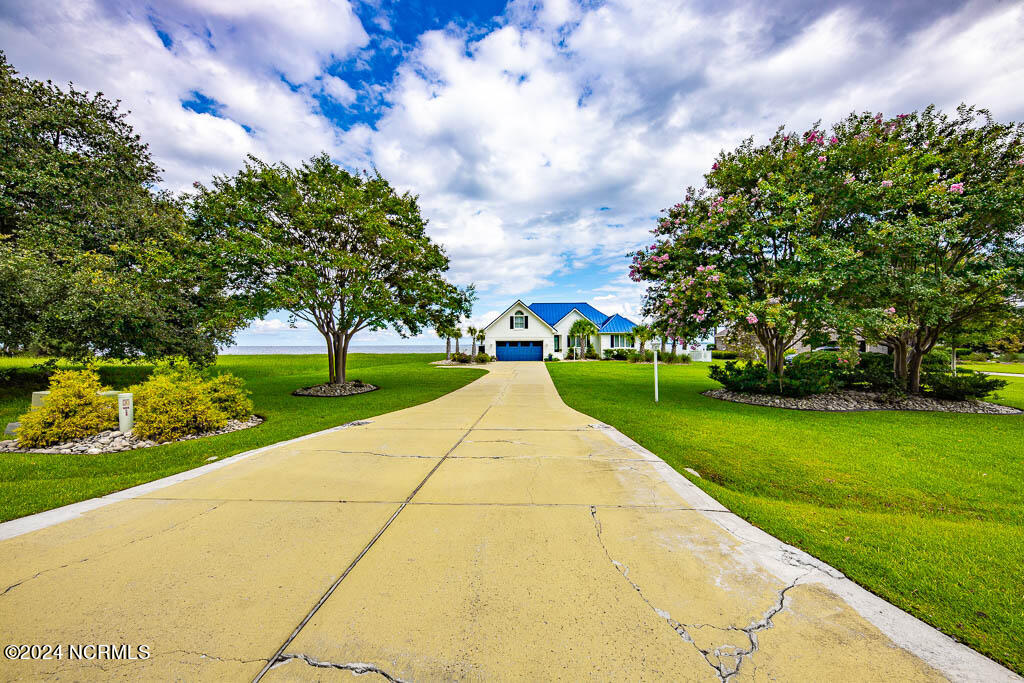 6044 Dolphin Road Oriental, NC 28571 - Photo 42 of 46 6044DolphinDriveway