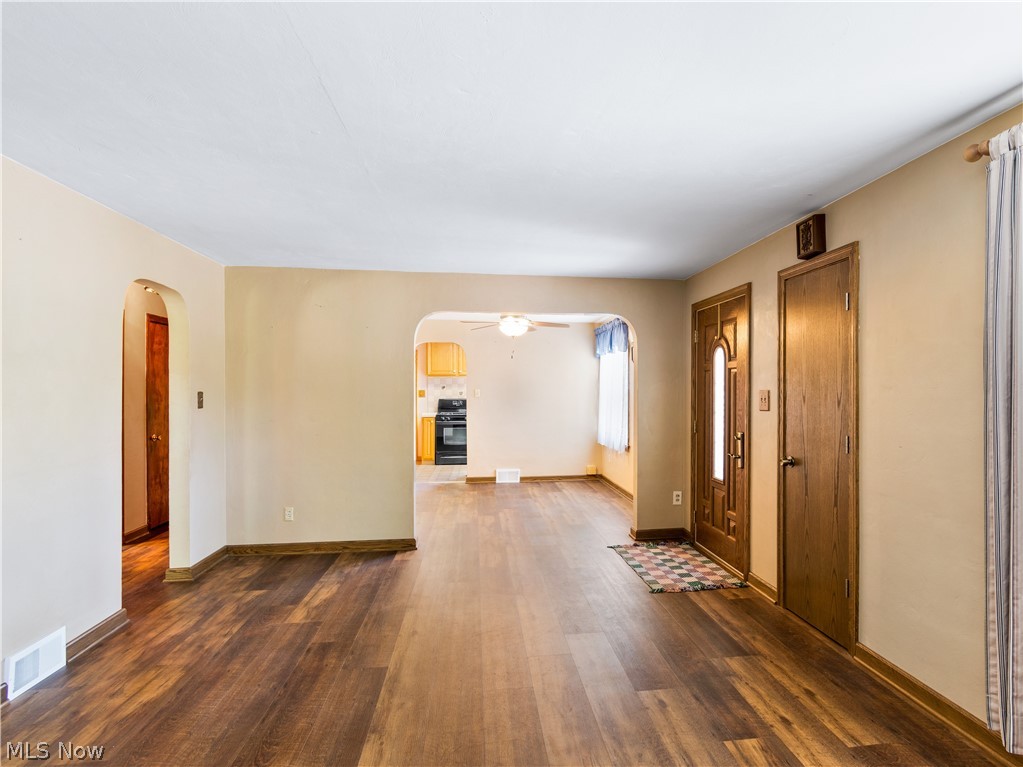 365 Seville Road Wadsworth, OH 44281 - Photo 4 of 32 Gallery Image 4