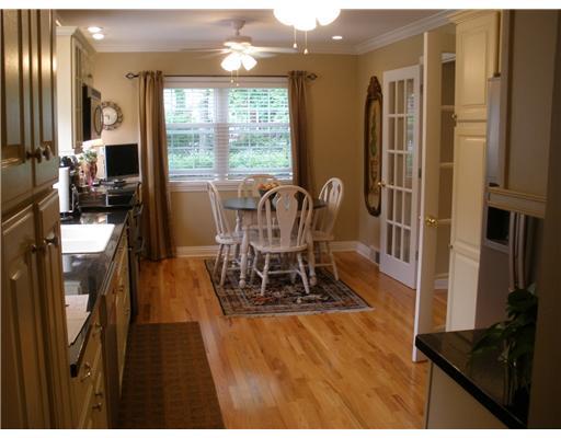 315 Quaker Road Edgeworth, PA 15143 - Photo 5 of 18 Kitchen. EAT-IN KITCHEN WITH 2 GARDEN WINDOWS! SUNNY & BRIGHT OPEN TO GREAT ROOM!