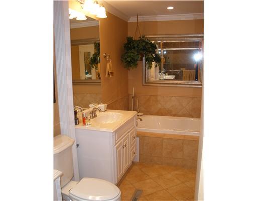 315 Quaker Road Edgeworth, PA 15143 - Photo 9 of 18 Master Bath/Spa. LARGE WHIRLPOOL TUB IN MASTER BATH!