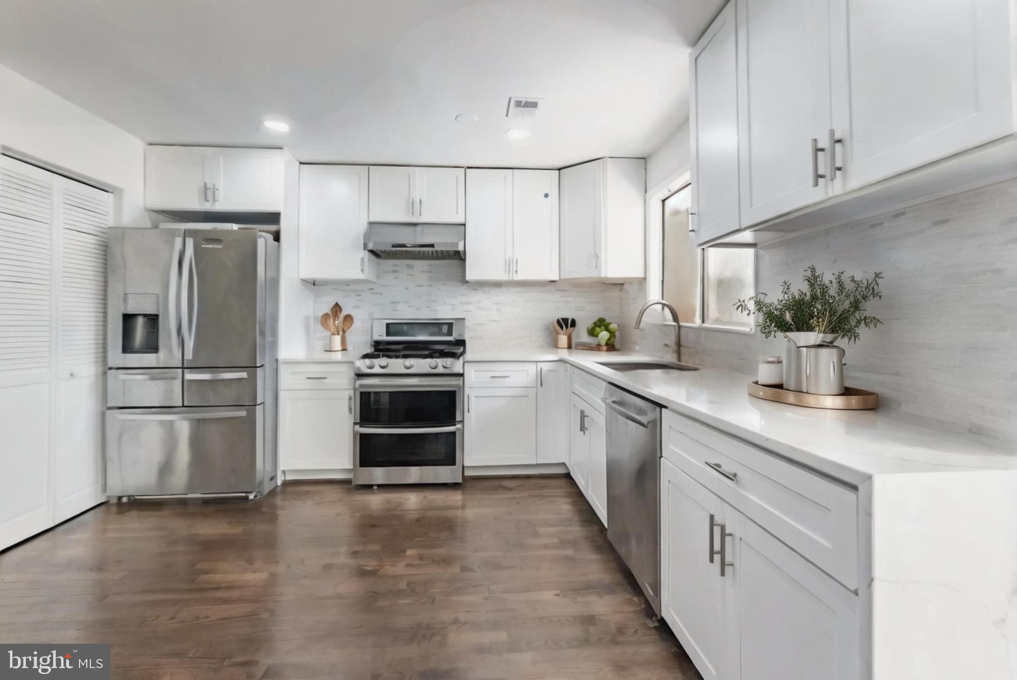 2412 Southgate Square Reston, VA 20191 - Photo 4 of 23