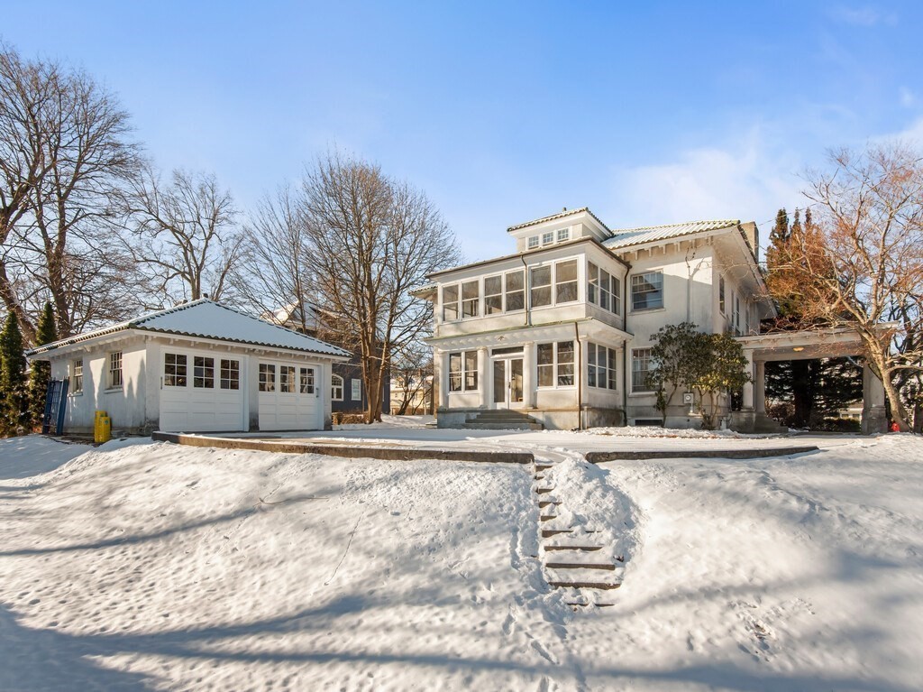 19 Kenilworth Road Worcester, MA 01602 - Photo 41 of 42 a front view of residential houses with yard