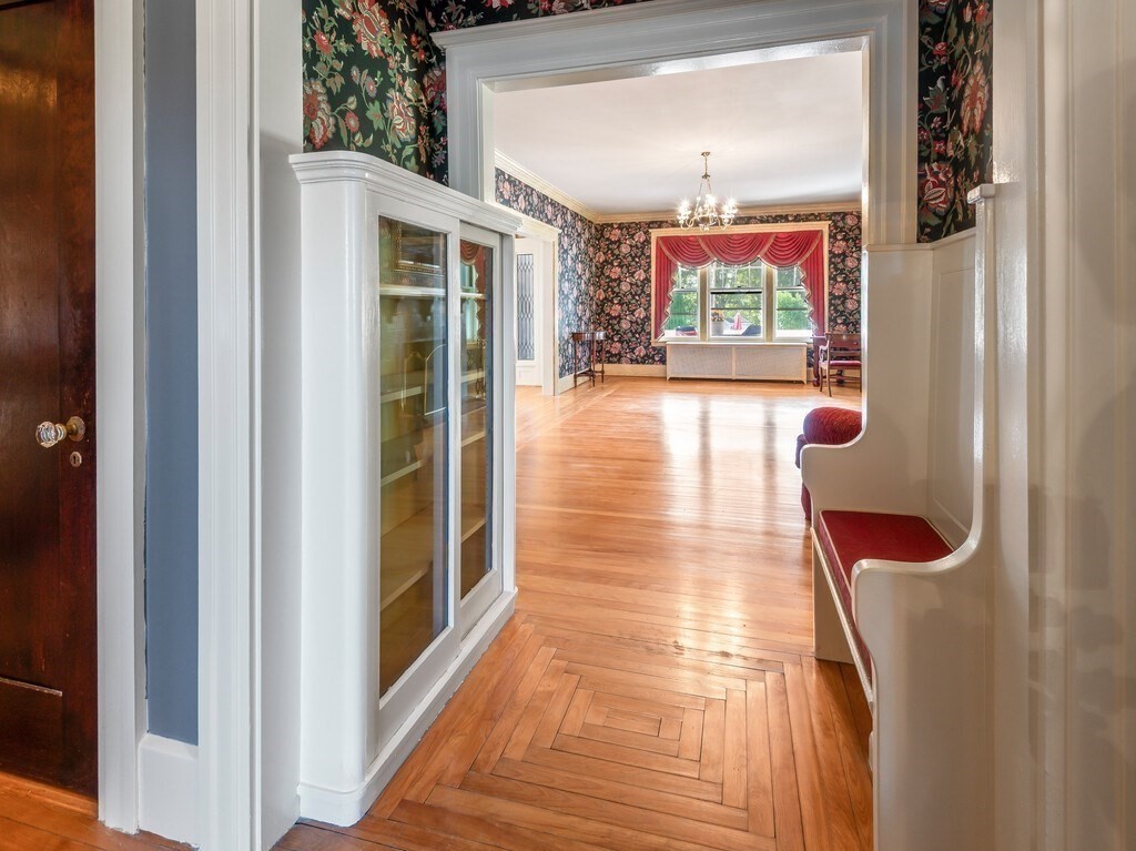19 Kenilworth Road Worcester, MA 01602 - Photo 9 of 42 a hallway with table and window