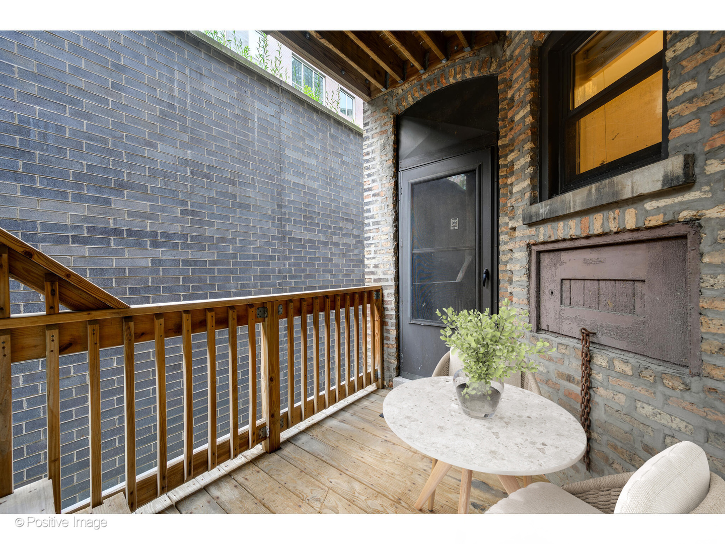 726 West Sheridan Road, Unit 1N Chicago, IL 60613 - Photo 12 of 14 a balcony with table and chairs