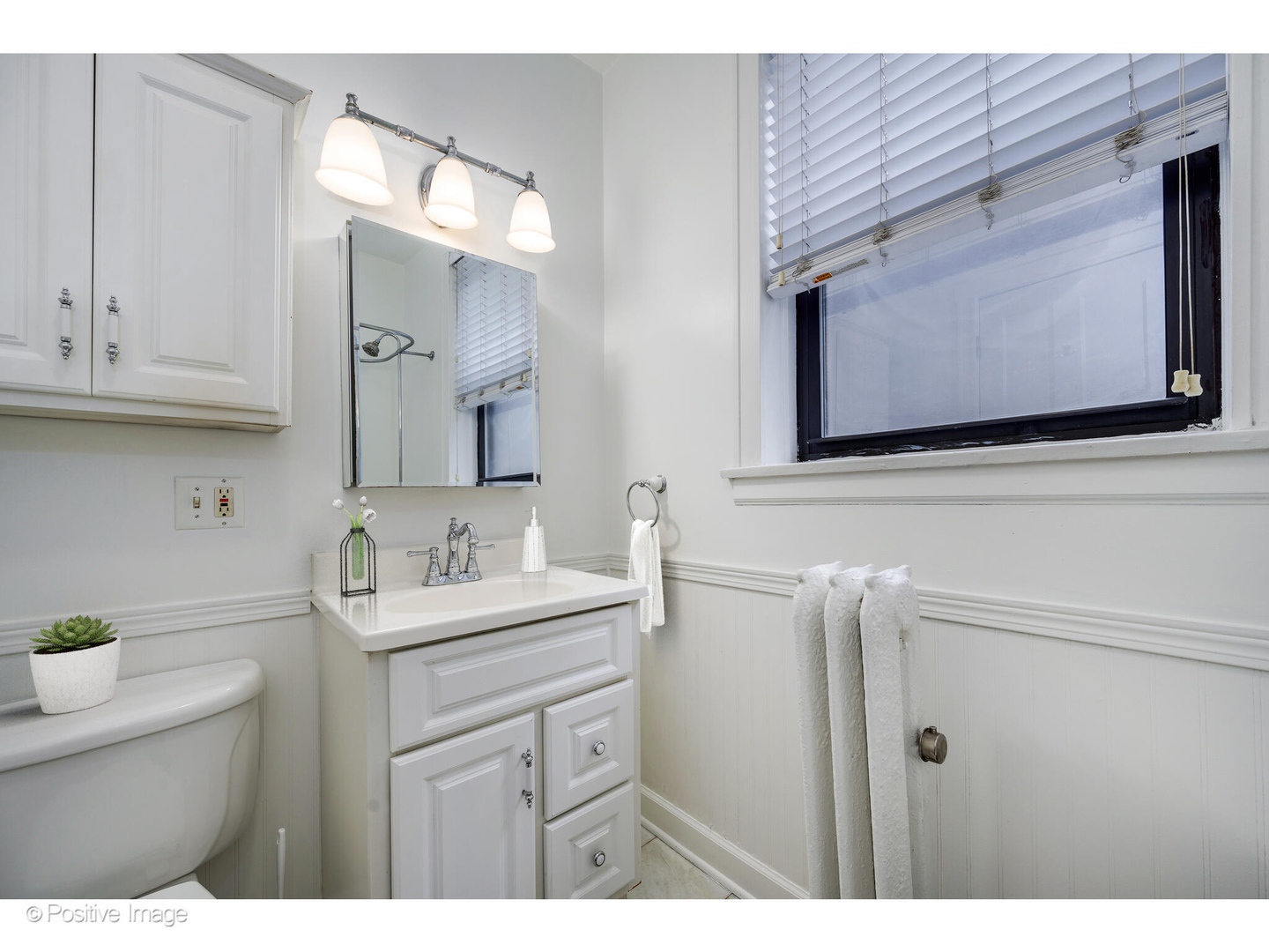 726 West Sheridan Road, Unit 1N Chicago, IL 60613 - Photo 10 of 14 a bathroom with a sink a vanity and a mirror