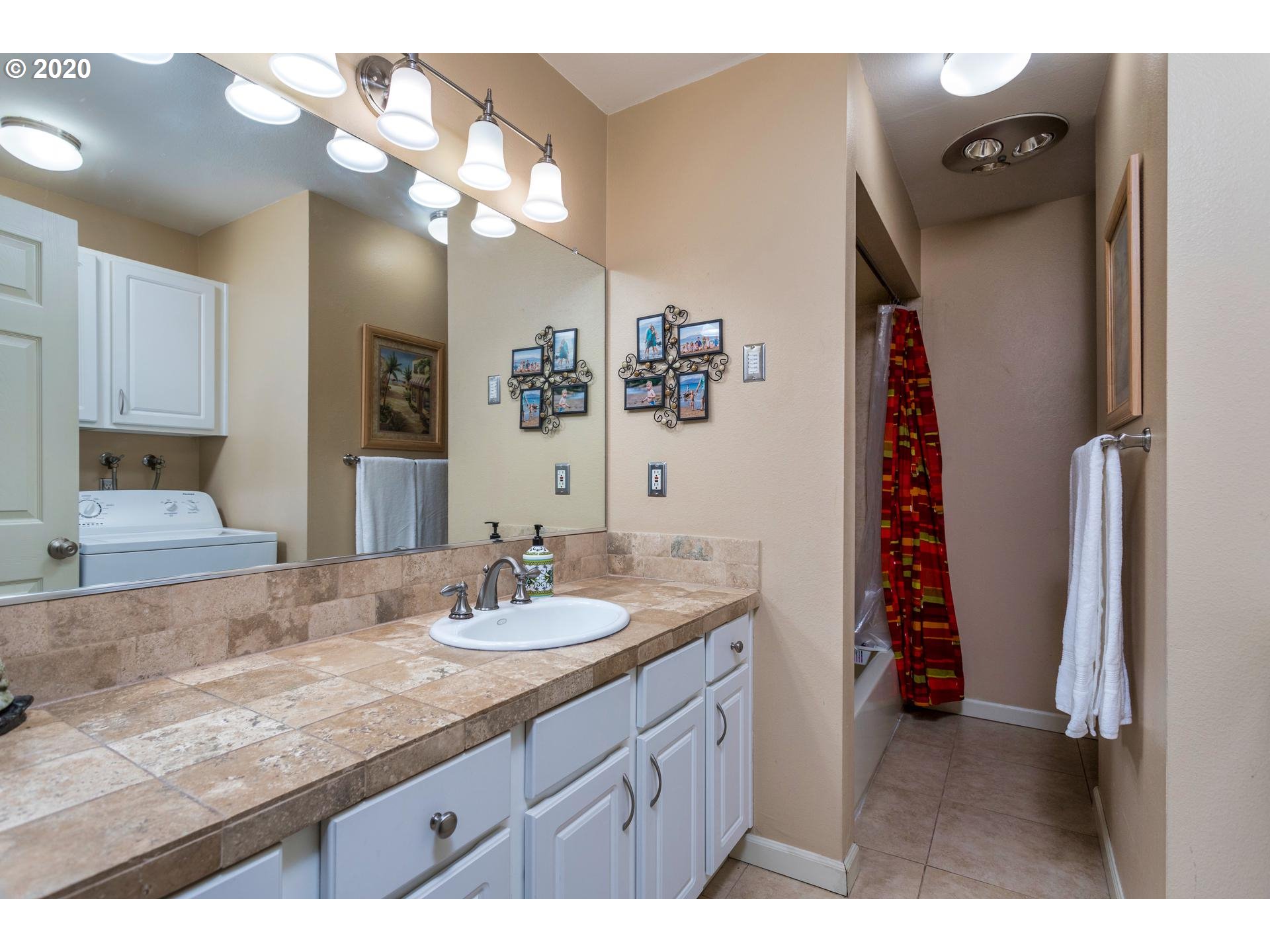 2529 Southwest Spring Garden Street, Unit 12 Portland, OR 97219 - Photo 20 of 22 Gallery Image 20
