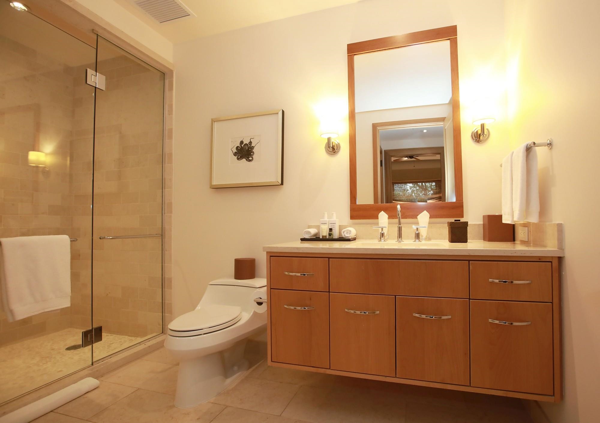 1 Bay Drive, Unit 2202 Lahaina, HI 96761 - Photo 33 of 50 a bathroom with a toilet a sink and mirror