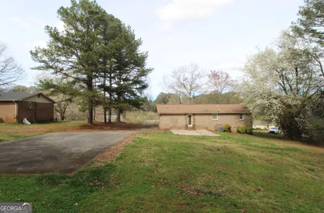 $1,300 | 16 Woodberry Drive, Silver Creek, GA 30173