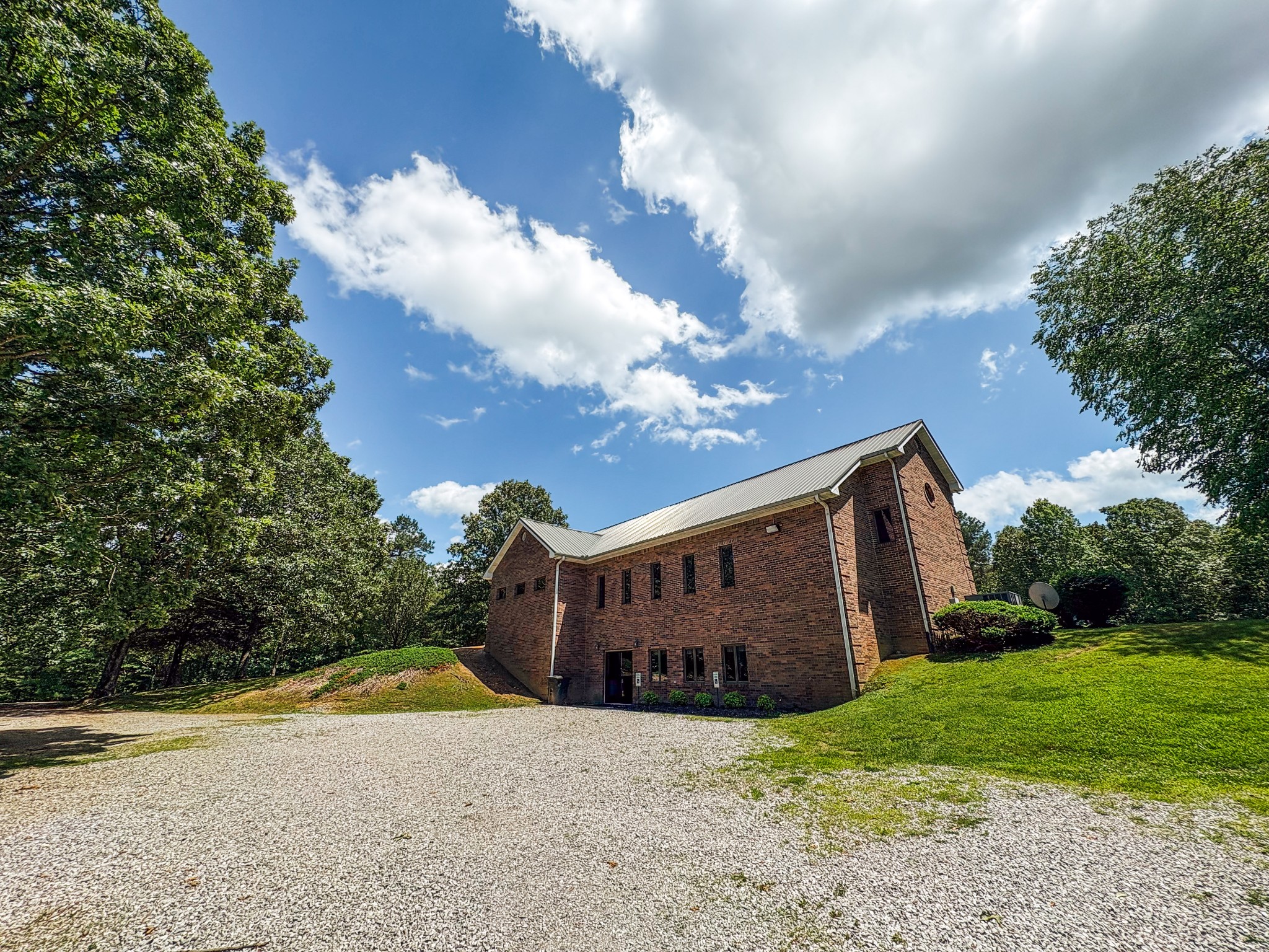 110 Hankins Road Hohenwald, TN 38462 - Photo 21 of 25 a view of a house with backyard and garden