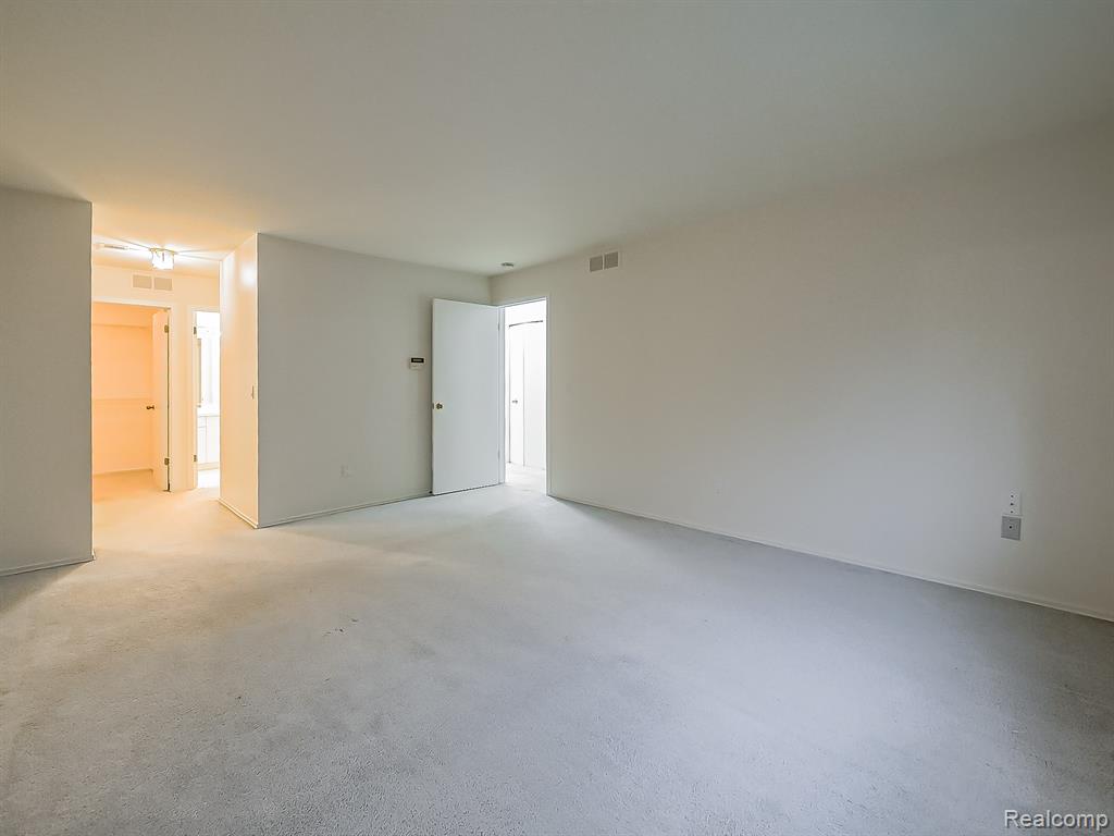 30414 Orchard Lake Road, Unit 12 Farmington, MI 48334 - Photo 11 of 33