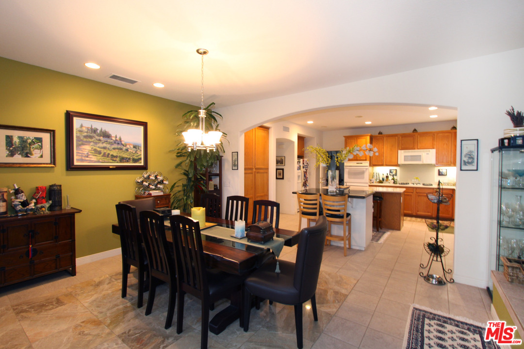 334 Woodland Road Simi Valley, CA 93065 - Photo 4 of 29