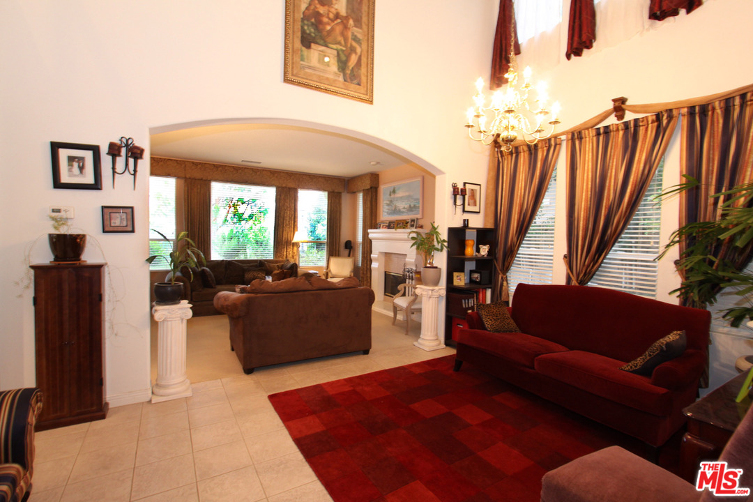 334 Woodland Road Simi Valley, CA 93065 - Photo 7 of 29