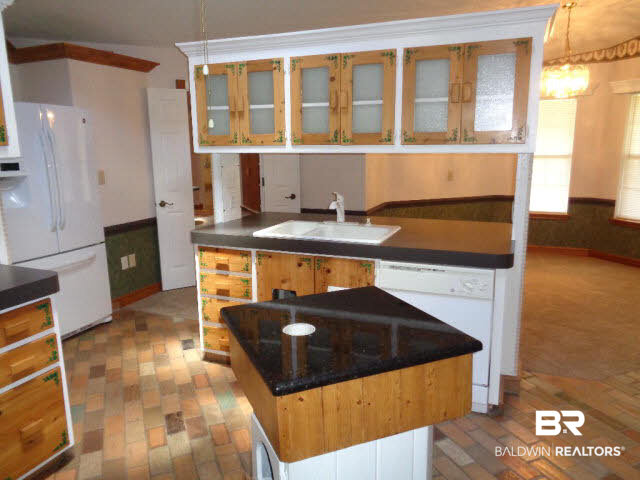 28202 Vargo Lane Elberta, AL 36530 - Photo 10 of 45 White sink with garbage disposal.. GE dishwasher. GE side by side refrigerator with ice/water dispenser and bottom freezer.