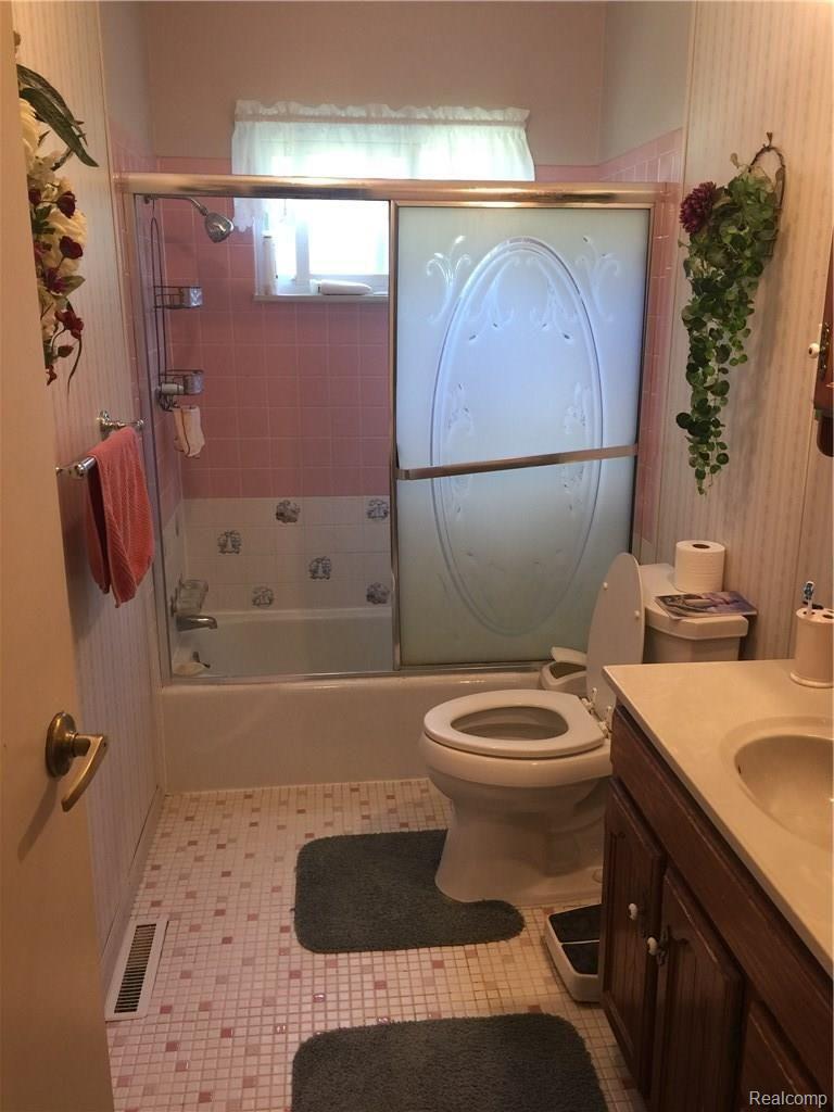 16455 Bird Road Linden, MI 48451 - Photo 8 of 13 IMG_4067.JPG