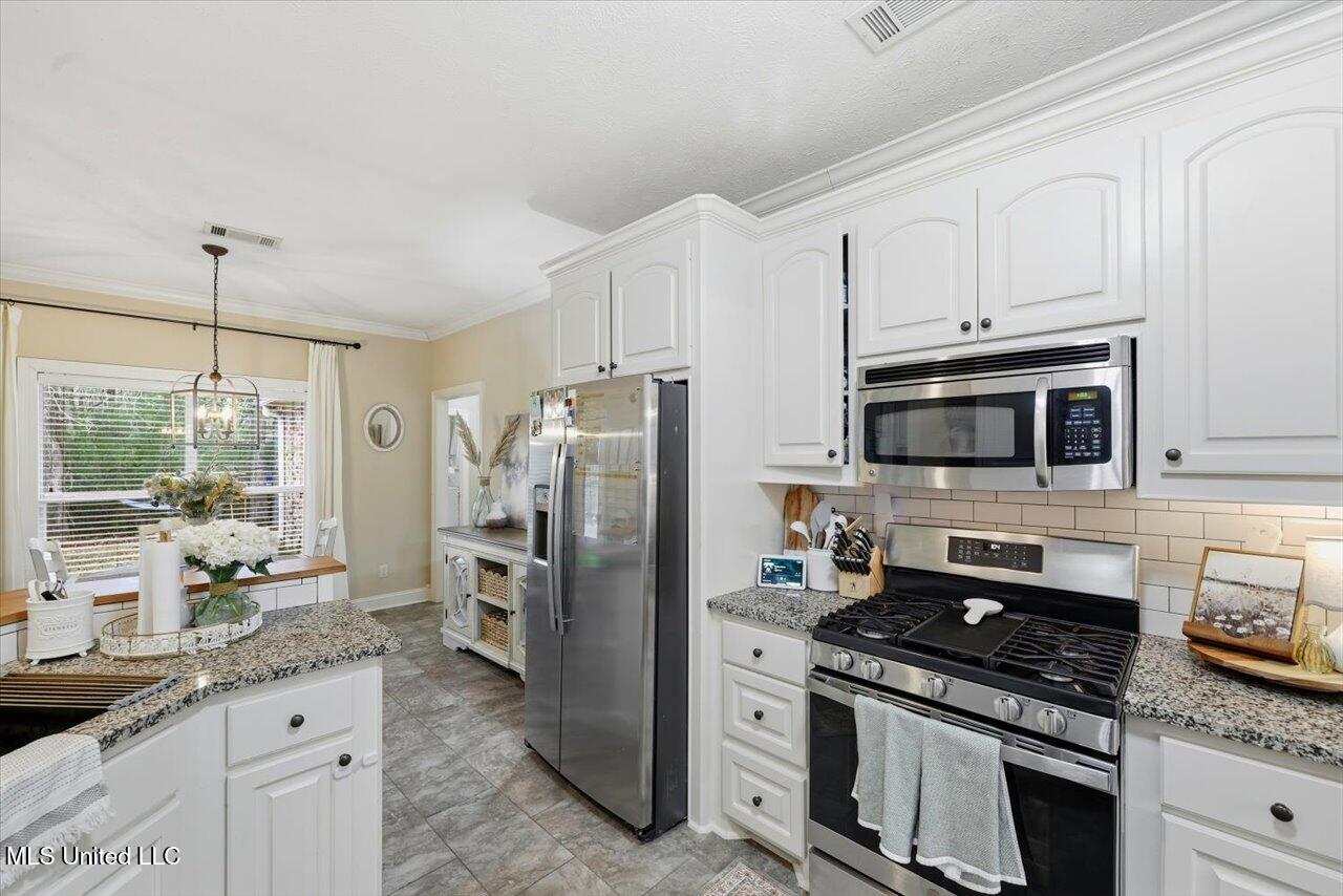 153 Baileys Ridge Circle Clinton, MS 39056 - Photo 15 of 47 15-153 Baileys Ridge Cir _ Home Tours MS