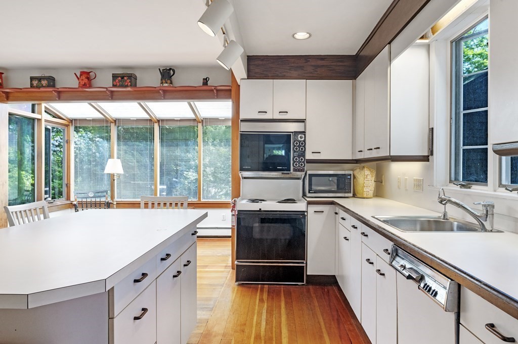 3 Mooring Road Marblehead, MA 01945 - Photo 14 of 37