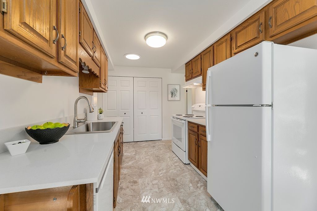 19062 86th Avenue Northeast Bothell, WA 98011 - Photo 9 of 24 Gallery Image 9