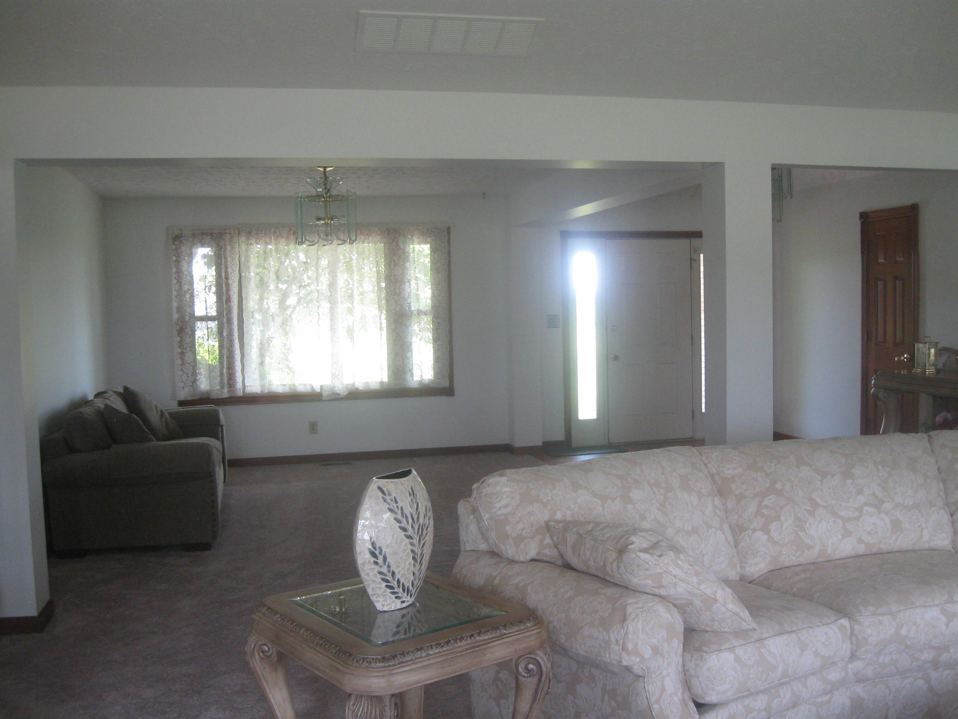 1408 Griffith Road Greenwood, IN 46143 - Photo 9 of 26 Gallery Image 9