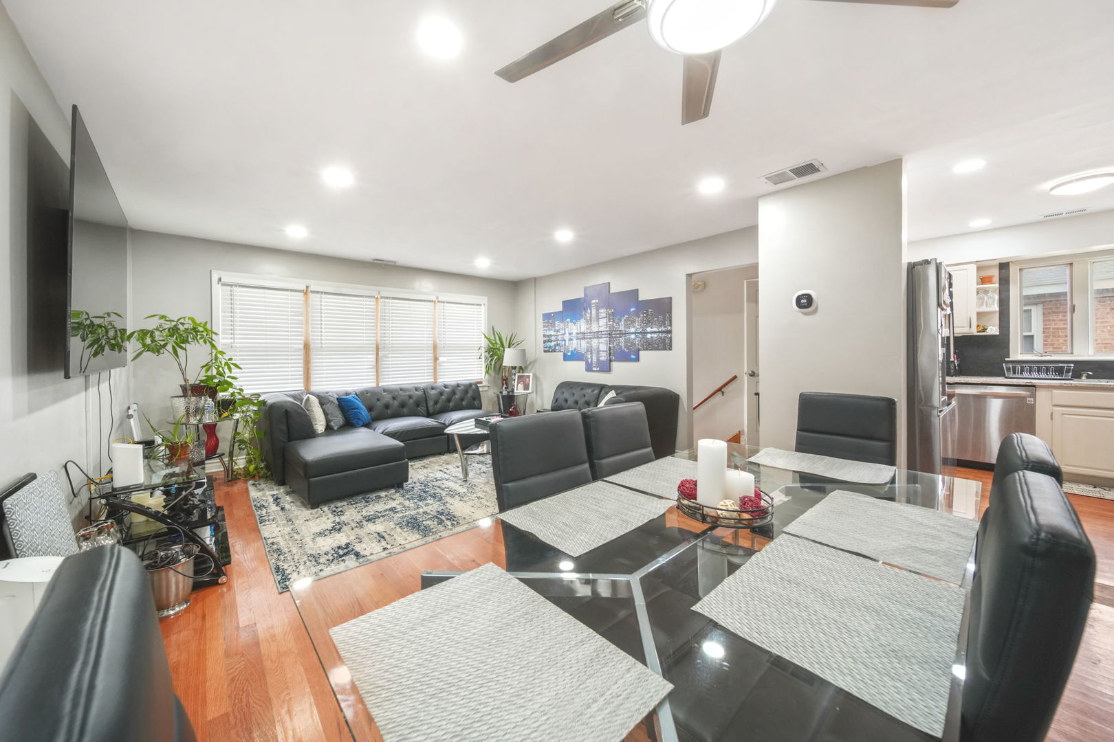 7235 Park Avenue Summit, IL 60501 - Photo 11 of 30 a living room with furniture wooden floor and a flat screen tv