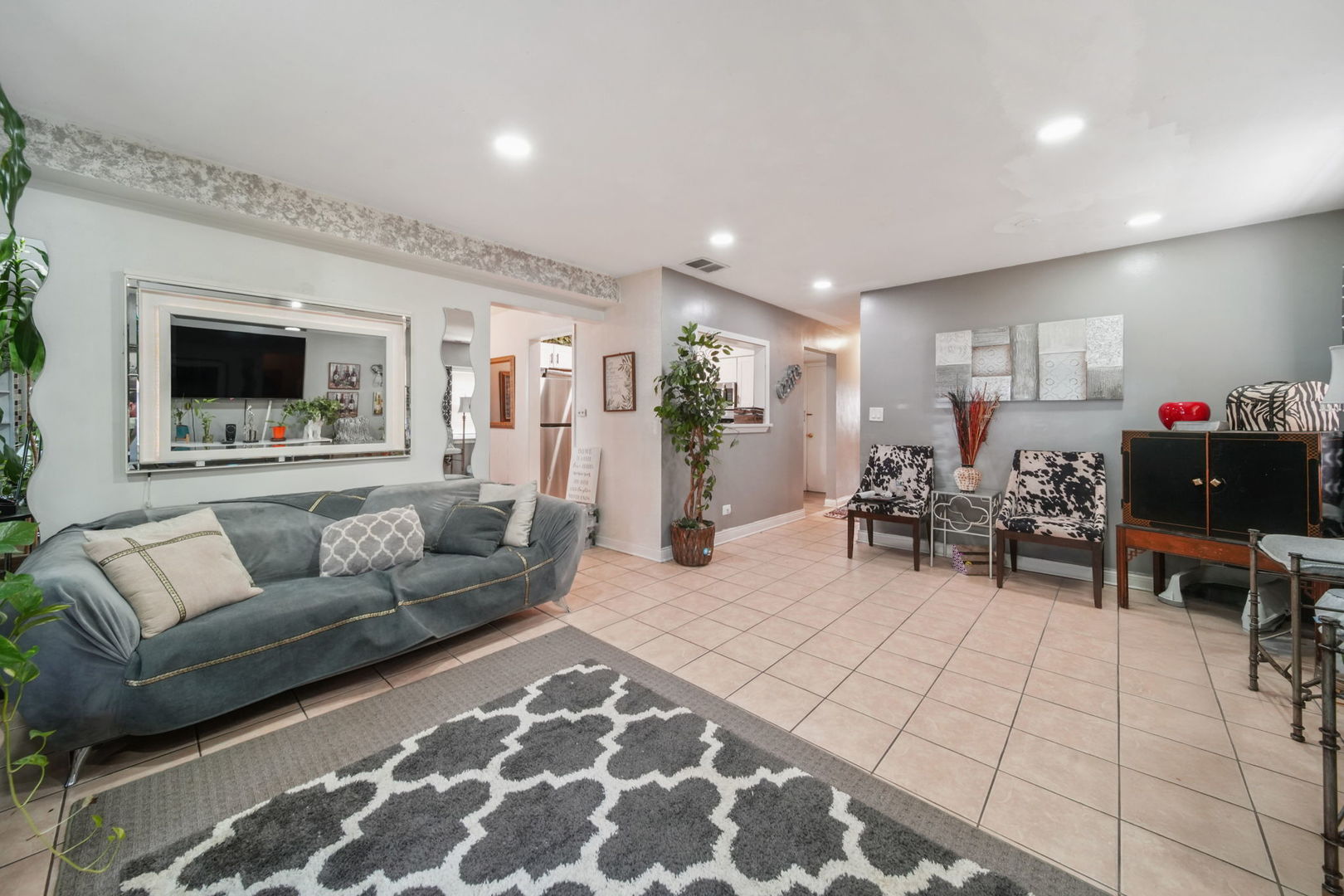 7235 Park Avenue Summit, IL 60501 - Photo 21 of 30 a living room with furniture and a flat screen tv