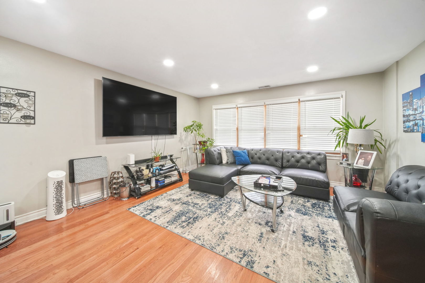 7235 Park Avenue Summit, IL 60501 - Photo 8 of 30 a living room with furniture and a flat screen tv