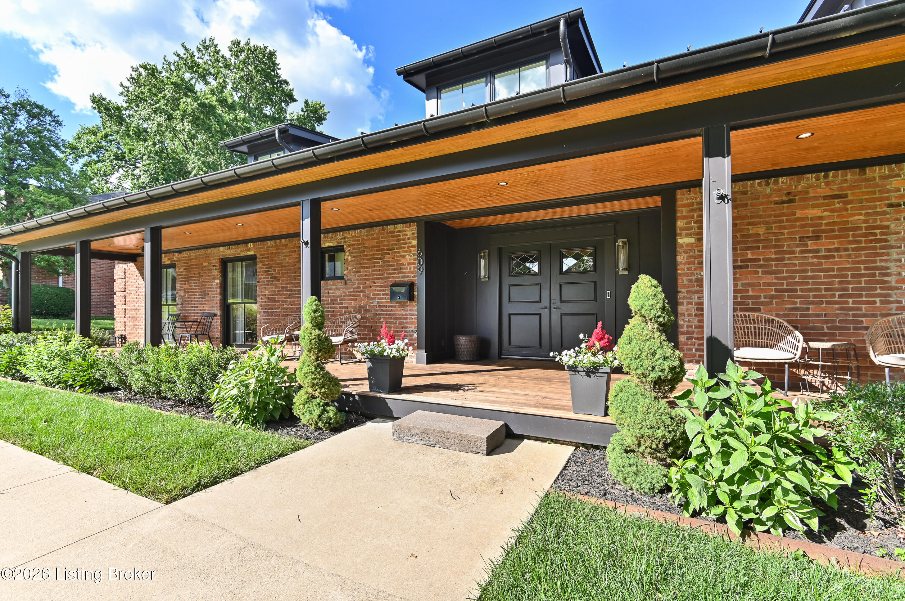 609 Briar Hill Road Louisville, KY 40206 - Photo 4 of 82 14 20260619-0682