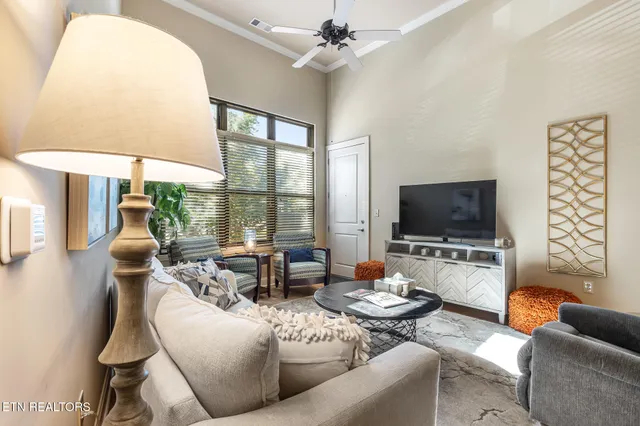 $2,950 | 445 West Blount Avenue, Unit 102, Knoxville, TN 37920