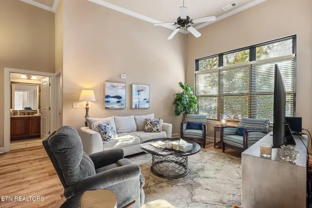 $2,900 | 445 West Blount Avenue, Unit 102, Knoxville, TN 37920