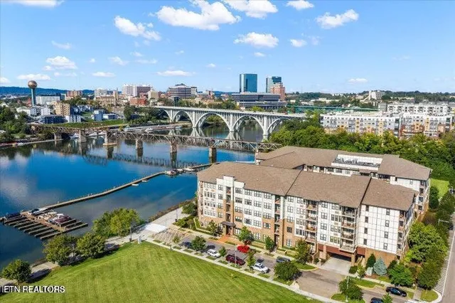 $2,950 | 445 West Blount Avenue, Unit 102, Knoxville, TN 37920
