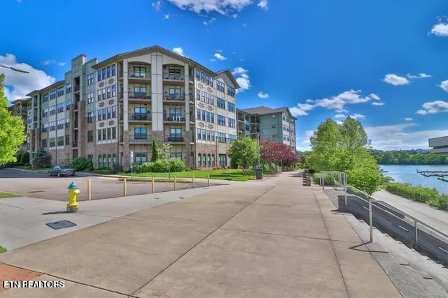 $2,900 | 445 West Blount Avenue, Unit 102, Knoxville, TN 37920