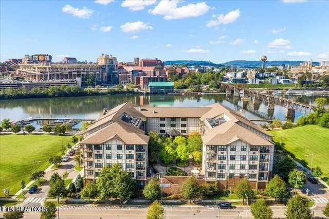 $2,950 | 445 West Blount Avenue, Unit 102, Knoxville, TN 37920
